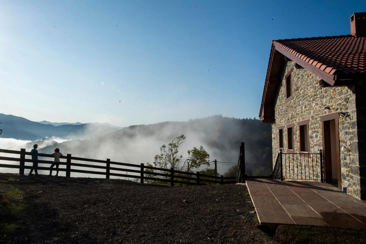 Apartamentos Los Picos De Europa Colio Eksteriør bilde