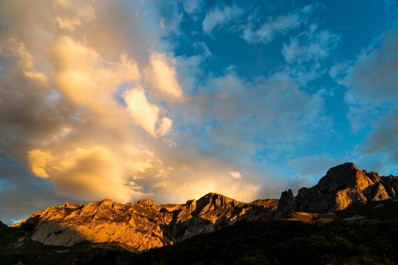 Apartamentos Los Picos De Europa Colio Eksteriør bilde
