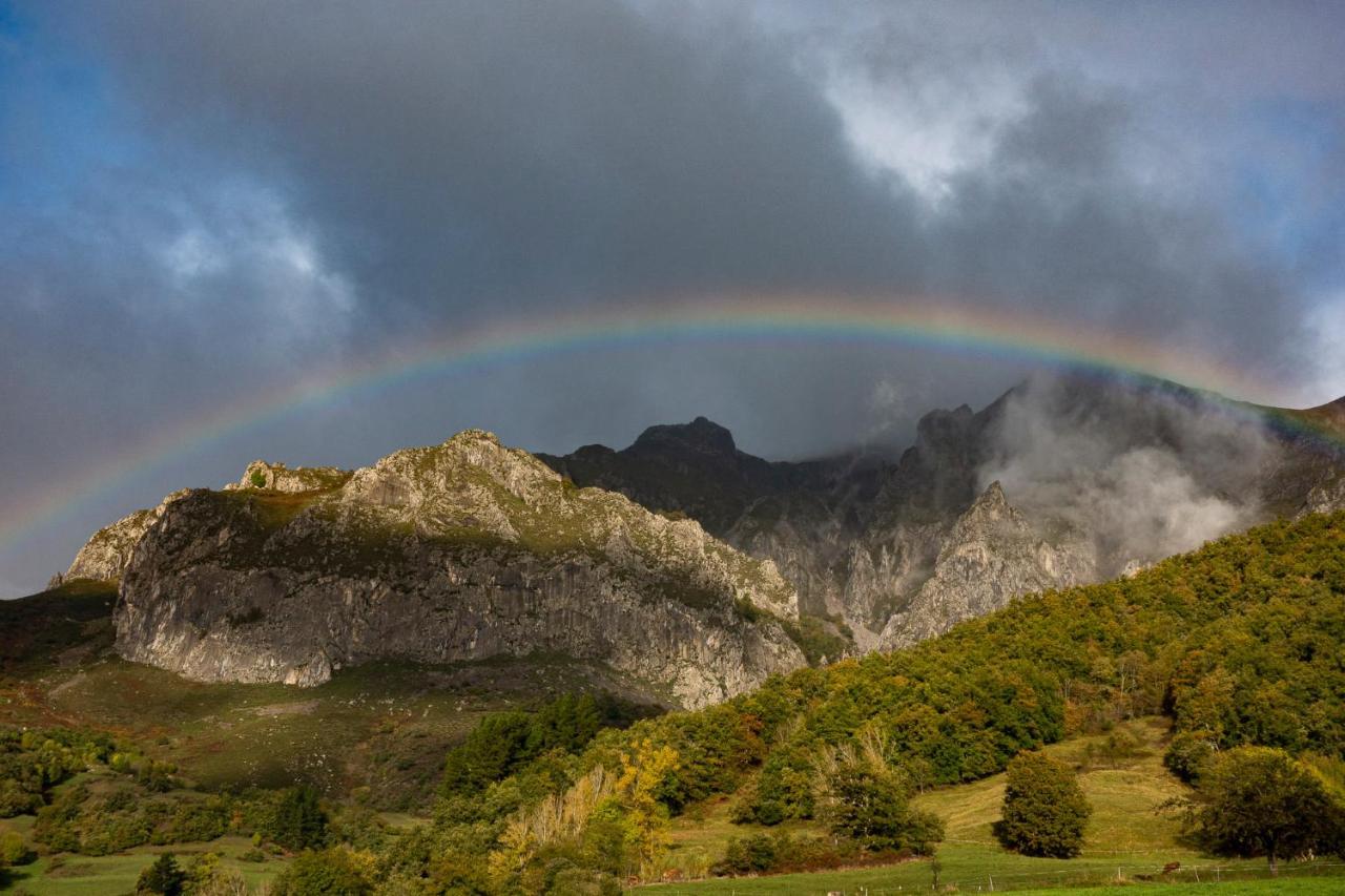 Apartamentos Los Picos De Europa Colio Eksteriør bilde