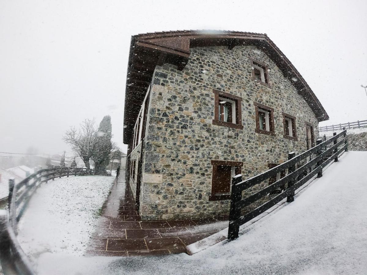 Apartamentos Los Picos De Europa Colio Eksteriør bilde