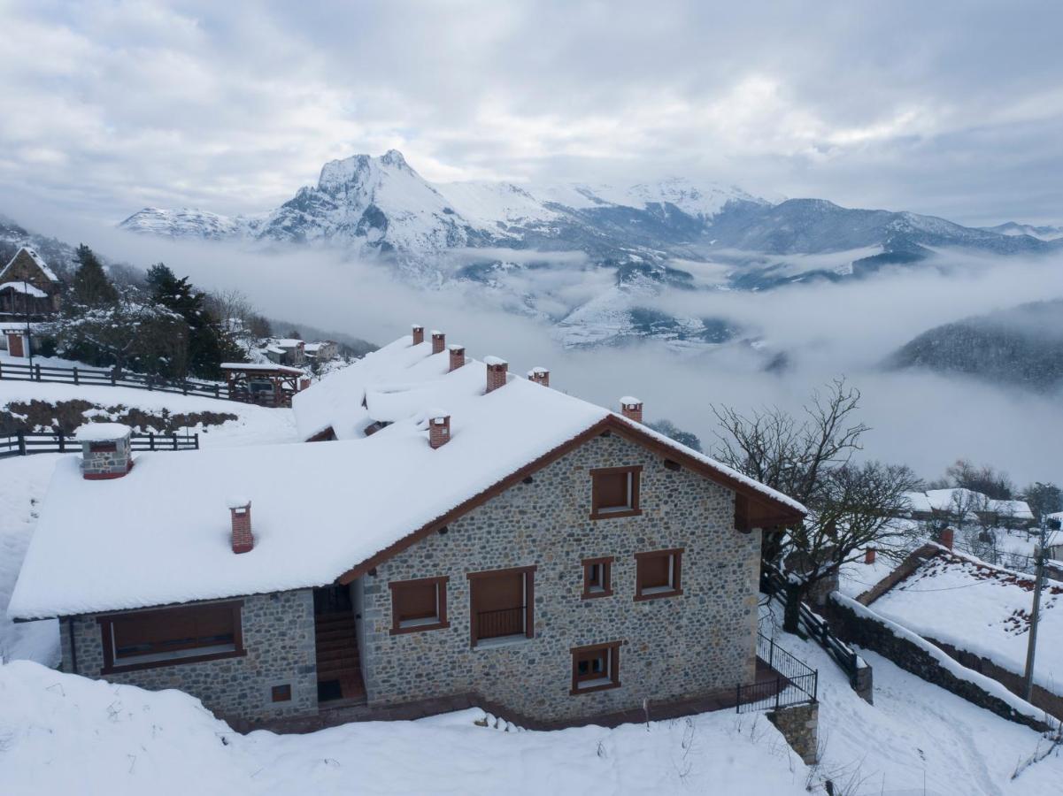 Apartamentos Los Picos De Europa Colio Eksteriør bilde